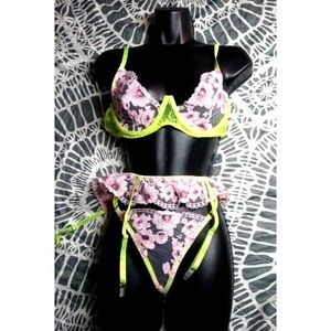 New lingerie 3-piece set lace pink and neon yellow size medium